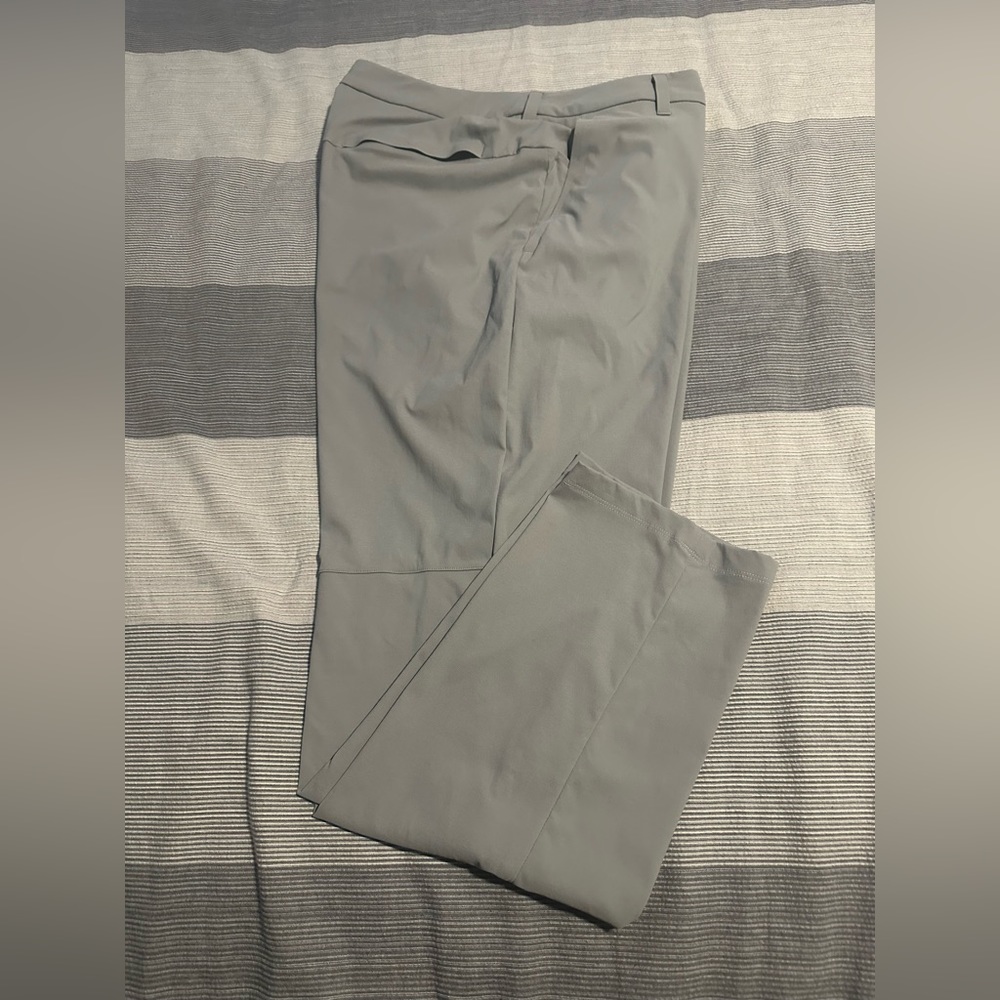 Lululemon Men’s Classic Tapered Golf Pant